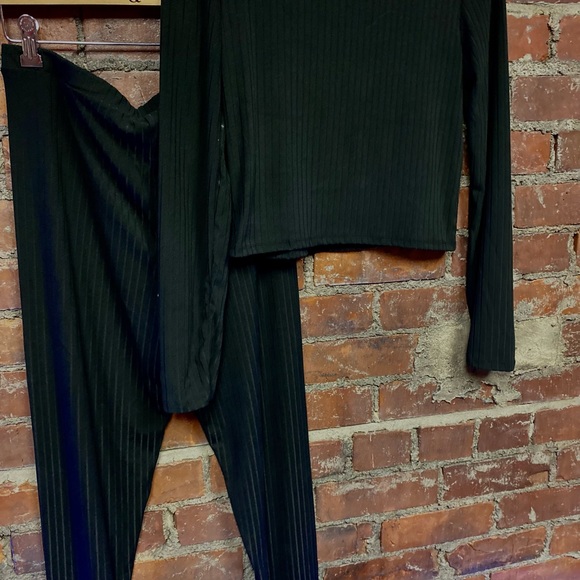 Black Plus size long sleeve set - Picture 3 of 4